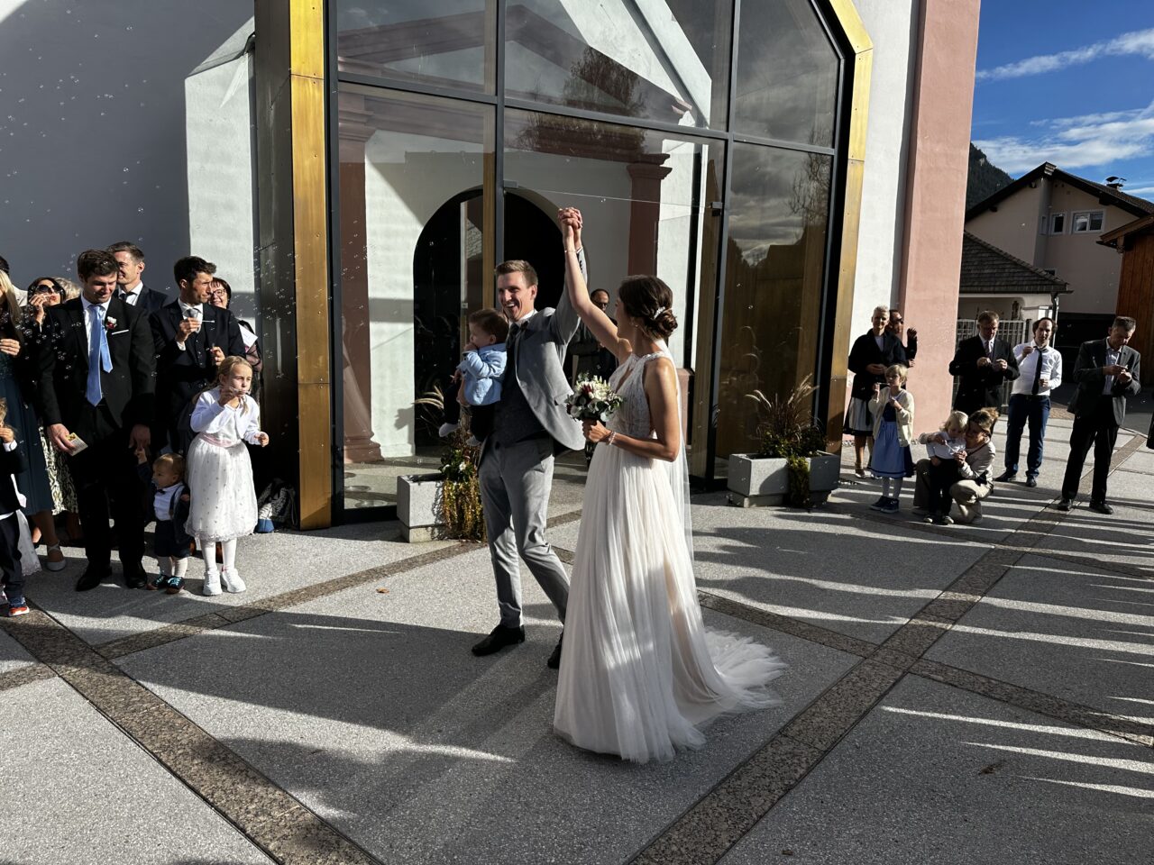 Daniela und Stefan nach der kirchlichen Trauung